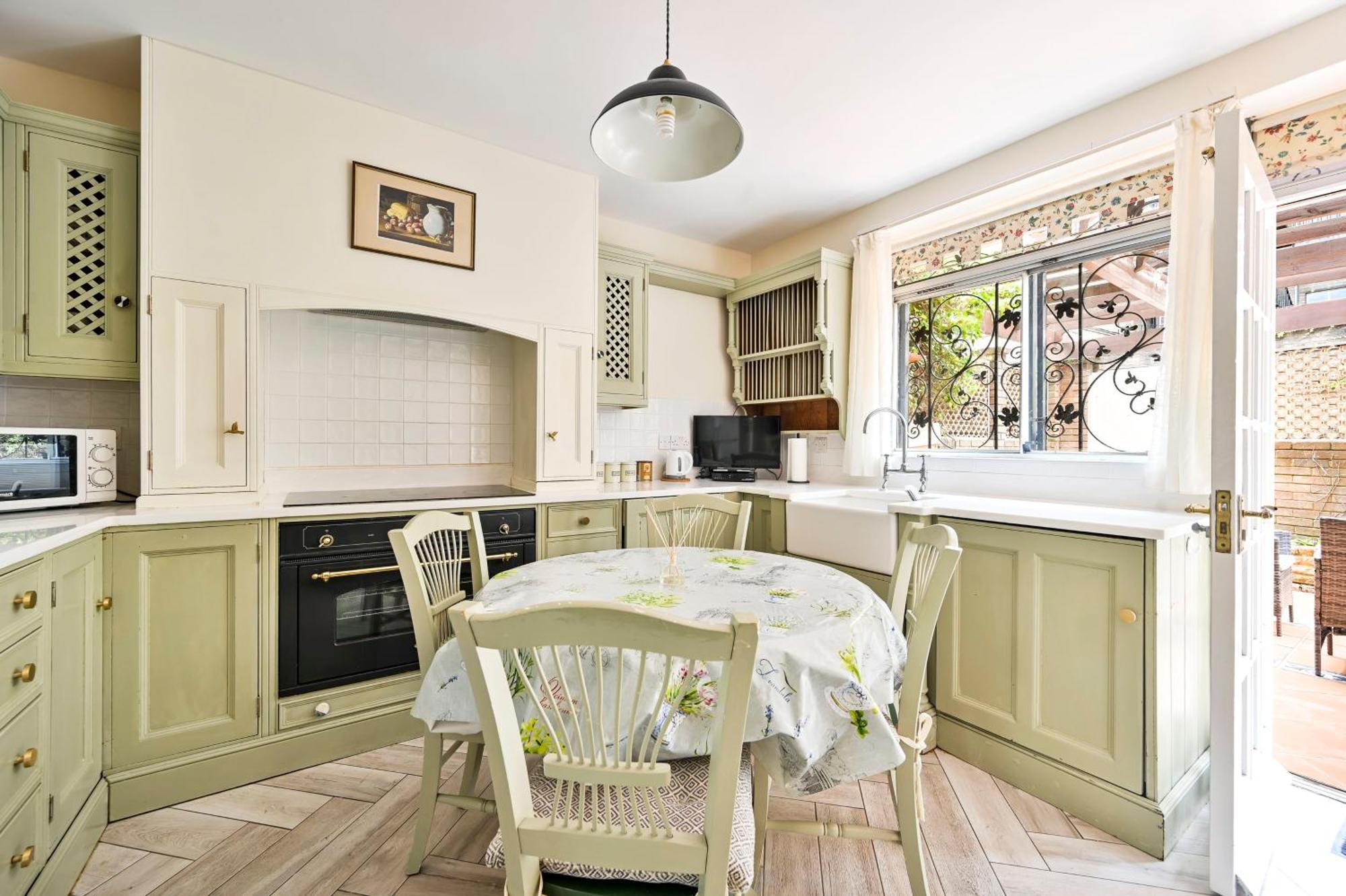 Bloomrooms@knightsbridge/hydepark London